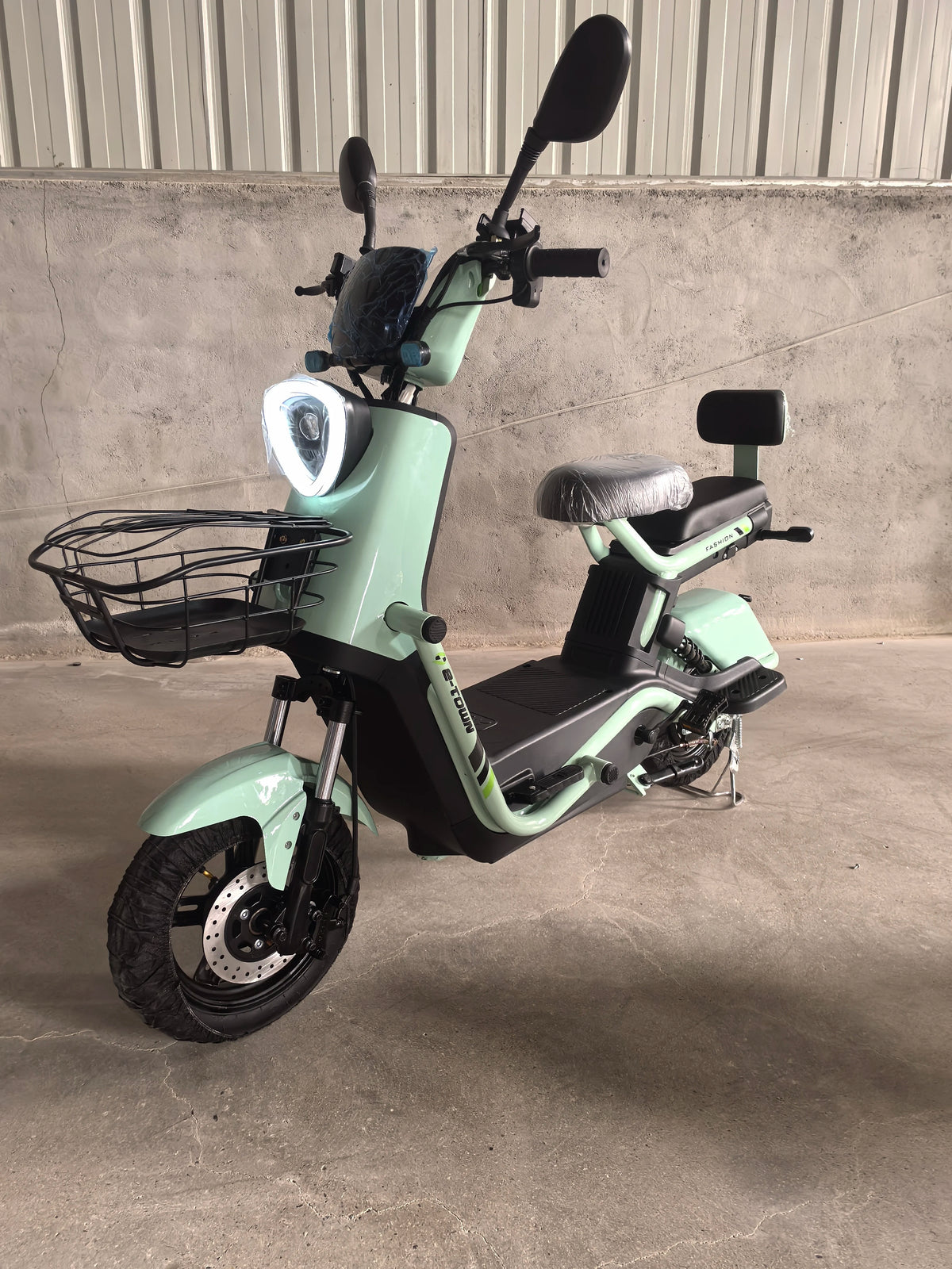 Electric City Bike Scooter Front Disc Brake Long Range Hot Sale Big Power-assisted Bicycle  for Adults
